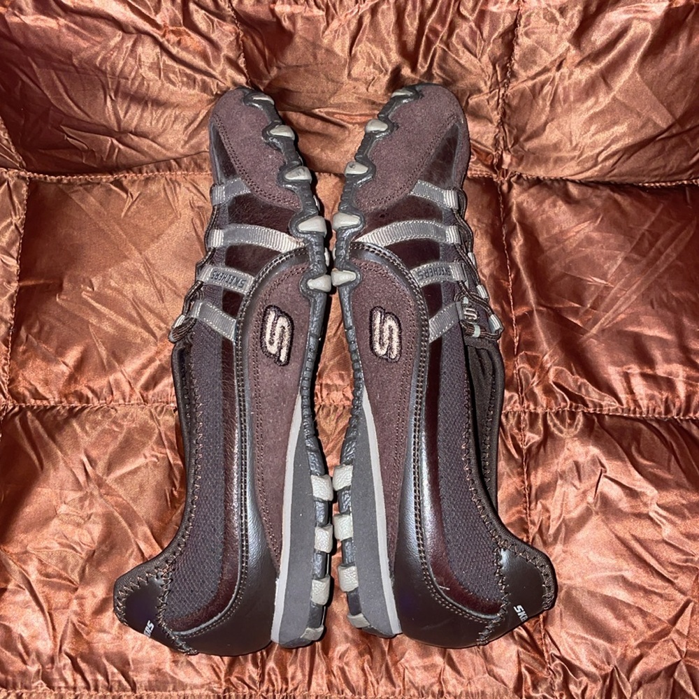NWOT Skechers Women's Dark Brown Slip-On Sneakers. Size 6.5 - Picture 4 of 5